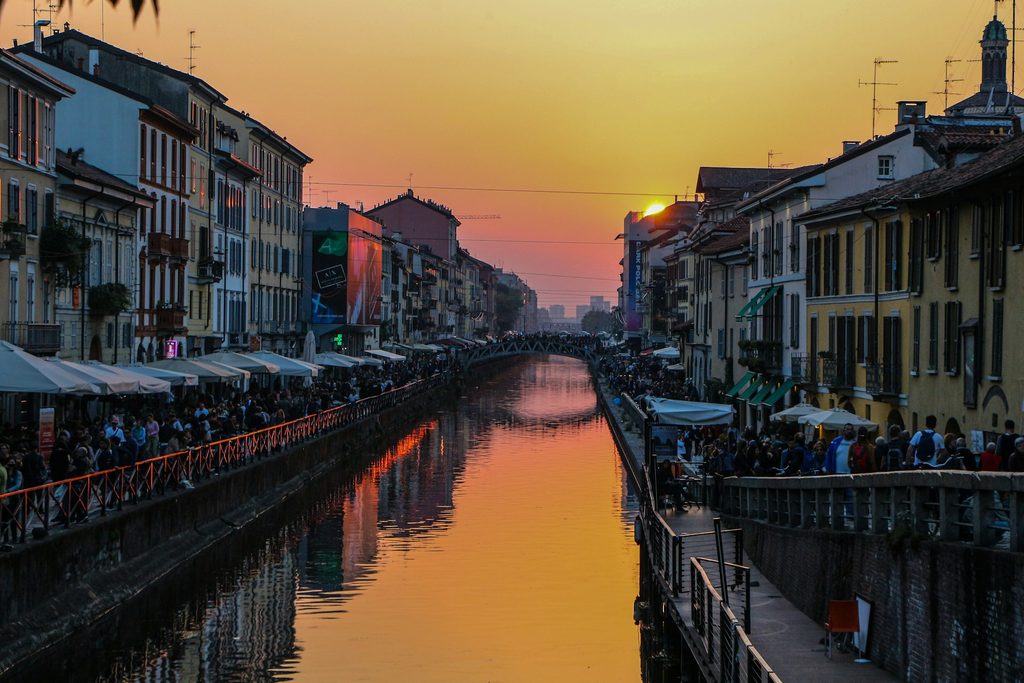 Naviglio Grande csatorna naplementében