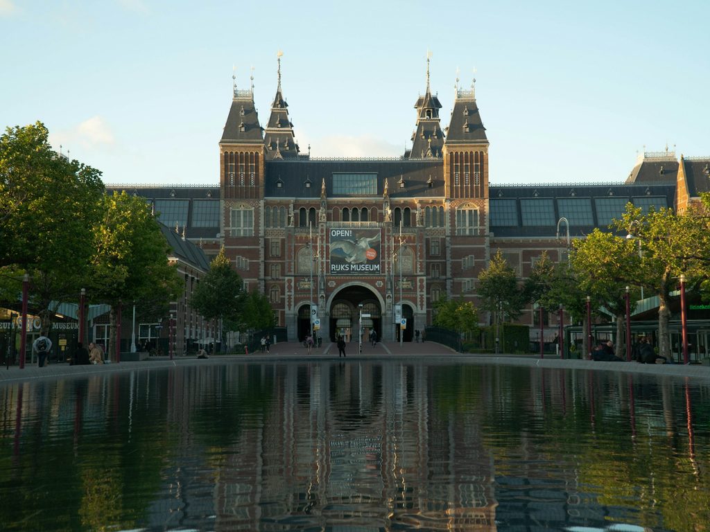  Rijksmuseum homlokzata Museumplein felől